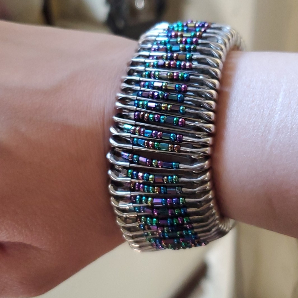 Handmade safety pin bracelet - Picture 2 of 7